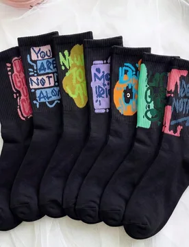 Pares (enviados al azar) de calcetines de media caña unisex estilo coreano con letras hip-hop coloridos para parejas, adecuados para uso diario casua - Shein - FashionsVida