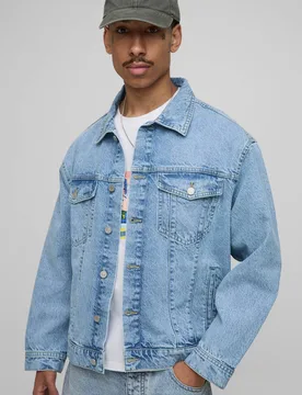 Herren Basic Regular Fit Jeansjacke Light Blue Größe XS - boohooMAN - FashionsVida