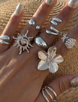 Juego de 8 anillos apilables chapados en plata con diseños bohemios de girasol, flor, concha y estrella de mar, adecuado para vacaciones, regalo para