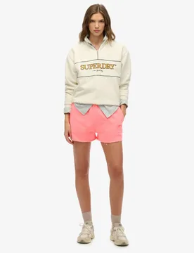 Superdry Damen Essential Logo Garment Dye Shorts Cream - Größe: 38 - 39.99 - FashionsVida
