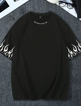 Camiseta de manga corta casual para hombre con estampado de lema y llama, para el verano, para salir con amigos - Shein - FashionsVida