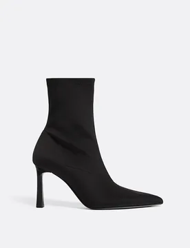 Stiefeletten mit feinem Stoffabsatz SCHWARZ 40 - Stradivarius - FashionsVida