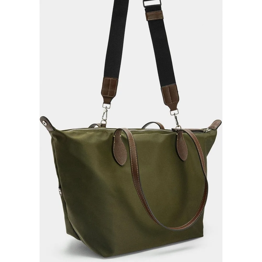 Shopper con cierre de cremallera en liso - Parfois - FashionsVida