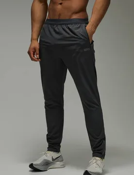 Herren Herren Active Lauf-Jogginghose Mit Perforation Und Tapered-Schnitt Charcoal Größe XL - boohooMAN - FashionsVida