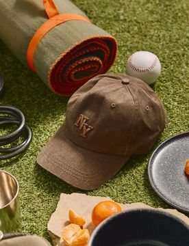 Cappello con visiera e ricamo - marrone polveroso