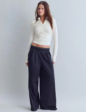 Figurbetontes Top mit Raffungen und Reißverschluss Ecru XL - Stradivarius - FashionsVida