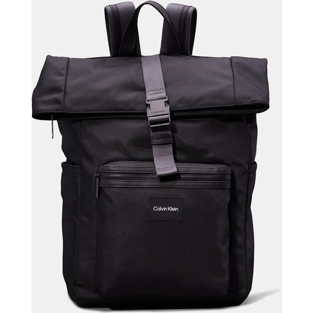 Mochila con la parte superior enrollable - Calvin Klein - FashionsVida