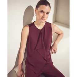 Camiseta de mujer de manga corta con cuello caja y volante