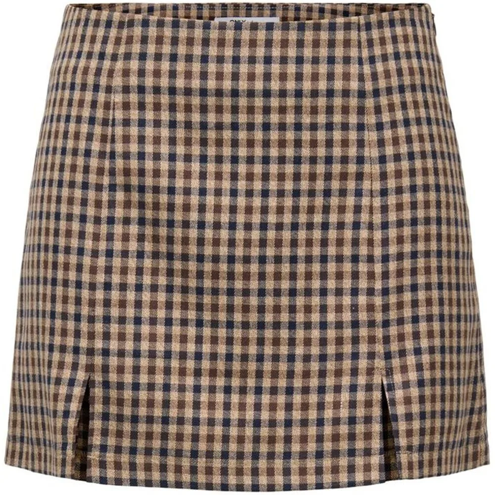 Falda corta con estampado de cuadros - Only - FashionsVida