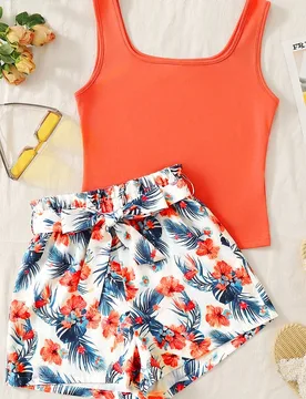 Conjunto de top de tirantes naranja con estampado de hojas coloridas y shorts sueltos, estilo de vacaciones adecuado para el verano - Shein - FashionsVida