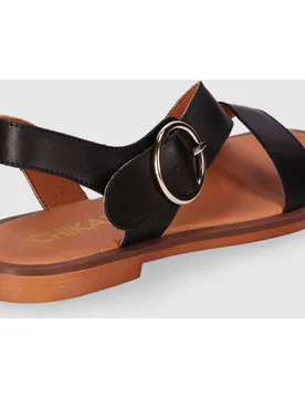 Sandalias planas de mujer de piel con plantilla acolchada y diseño de tiras anchas con cierre de hebilla - Chika10 - FashionsVida