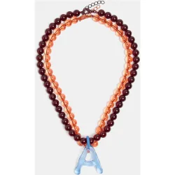 Collar corto doble con cuentas y letra a decorativa