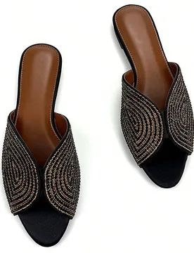 Sandalias mule planas de mujer con punta redonda y abierta, de satén negro decoradas con strass de colores, elegantes, cómodas y de moda, para uso d - Shein - FashionsVida