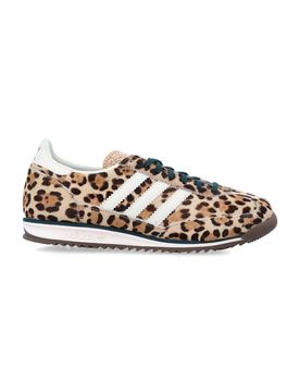 Retro-Inspired 1970s Running Sneakers for Women