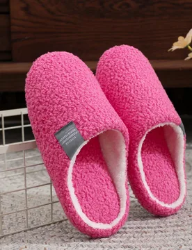 Pantuflas de casa para mujer suaves, ligeras y minimalistas, blanco y negro, de moda, con pelusa, para otoño e invierno - Shein - FashionsVida