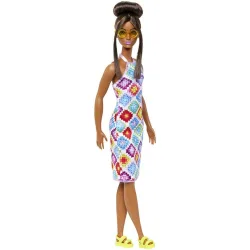 Muñeca afroamericana con vestido crochet Fashionista modelos surtidos