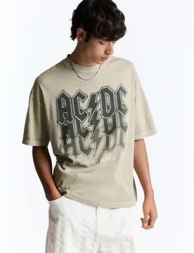 Relaxed Fit Ac/Dc T-Shirt (Size: ) - Pull&bear - FashionsVida