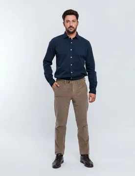 Chino de hombre regular en - Wickett Jones - FashionsVida
