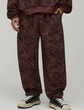 Men's Balloon Fit Forest Camo Jogger Chocolate Size X-Small Chocolate XS - boohooMAN - FashionsVida