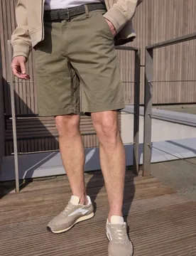Street One Mid Waist Chino Shorts mit Gürtel und Print male Beige - Street One MEN - FashionsVida