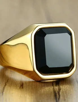 Pieza Anillo de acero inoxidable vintage de color dorado para hombre, para uso diario - Shein - FashionsVida