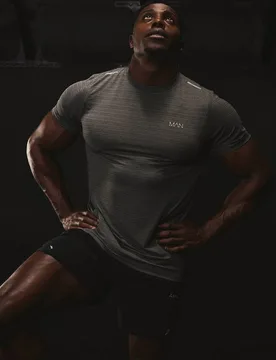 Herren Herren Active Engineered Performance Regular Fit T-Shirt Charcoal Größe 3XL - boohooMAN - FashionsVida