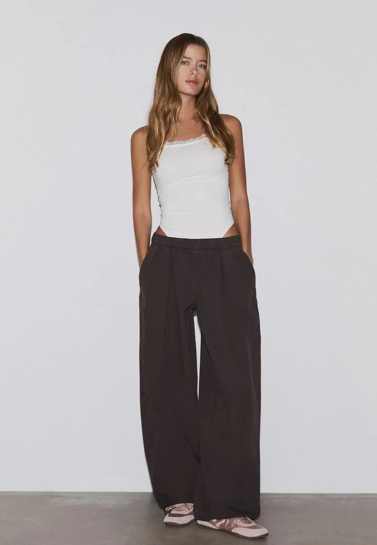 Body mit Spitzendetails Ecru L - Stradivarius - FashionsVida