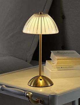 LED-Tischleuchte im Messinglook