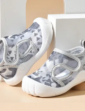 Par Zapatillas casuales planas de malla transpirable diseño unisex para bebés, aptas para primavera y verano - Shein - FashionsVida
