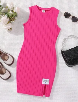 Chica preadolescente Vestido con diseño de parche de letra bajo con abertura - Shein - FashionsVida