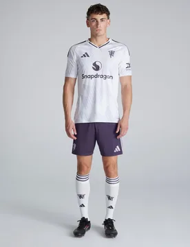 Manchester United 25/26 Away Shorts L - Adidas - FashionsVida