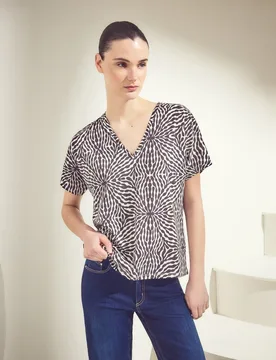 Camiseta cuello caja y manga corta estampada de mujer - Woman El Corte Inglés - FashionsVida