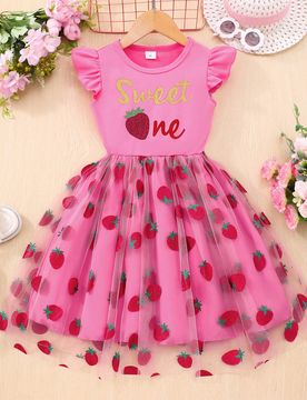 Vestido casual para niña joven con manga de mariposa y estampado de fresa con detalle de malla