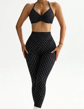 Conjunto deportivo de mujer con top de tirantes plisado con estampado de lunares minimalista y pantalones largos de corte ajustado - Shein - FashionsVida