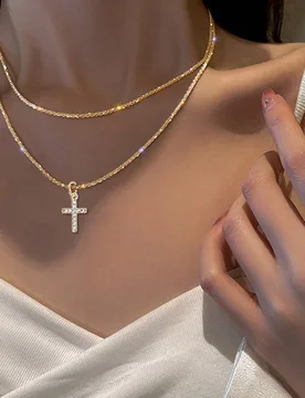 Set de 2 collares con colgante de cruz de oro con brillo y capas, con piedras de circonita blanca, joyas de moda para regalo de mujer - Shein - FashionsVida