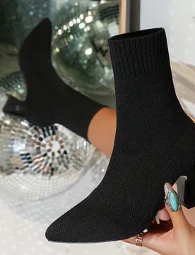 Botas de tobillo de tacón alto grueso con punta afilada en color negro clásico para mujer, adecuadas para boda, moda, versátiles, elegantes, con di - Shein - FashionsVida