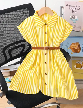 Vestido camisero de niña con botones delanteros, cuello a rayas rosa, hombros caídos, tejido suelto y cinturón de moda, para uso casual/resort cóm - Shein - FashionsVida