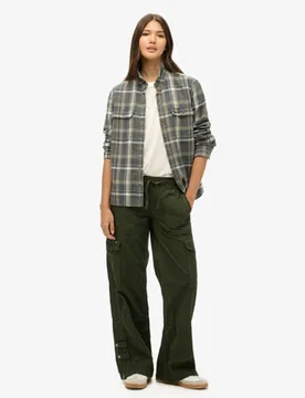 Superdry Damen Grün Cargohose mit Weitem Beinschnitt und Niedriger Leibhöhe, Größe: 42 - 89.99 - FashionsVida
