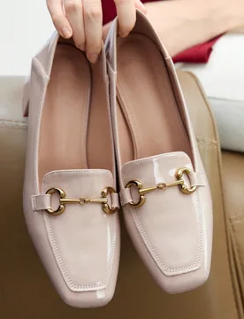 Zapatos de tacón bajo con correa en T de piel patentada negra clásica para mujer, zapatos de primavera - Shein - FashionsVida