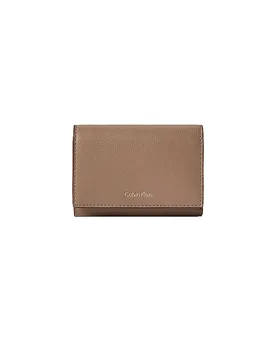 Calvin Klein Monedero beige - Calvin Klein - FashionsVida