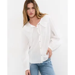 Blusa de mujer con bordados