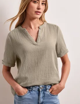 Kurzarm Bluse in Musselinqualität mit Turn-Up female Beige