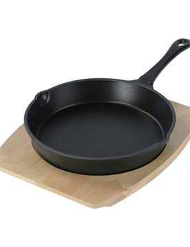 Freyersbacher Gusseisenpfanne 26 cm, Emaille Bratpfanne mit Brett und Tuch