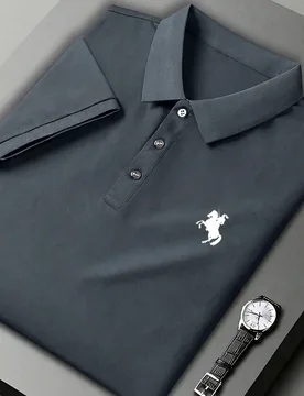 Camisa polo de manga corta casual y versátil con estampado de caballero para hombres - Shein - FashionsVida