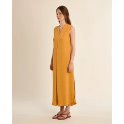 Vestido largo de manga sisa detalle pliegues