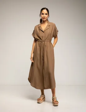 Vestido midi camisero con cintura fruncida y bolsillos - Tantra - FashionsVida