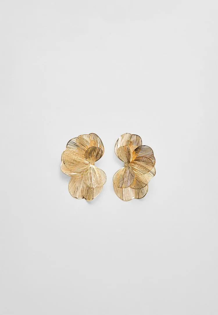 Fächerförmiger Ohrring mit Blumenmuster Goldfarben OS - Stradivarius - FashionsVida
