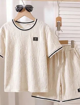 Set de 2 camisetas informales con texto en tela con textura y ribete de cinta negro y blanco a juego, para adolescentes varones, adecuado para uso dia - Shein - FashionsVida