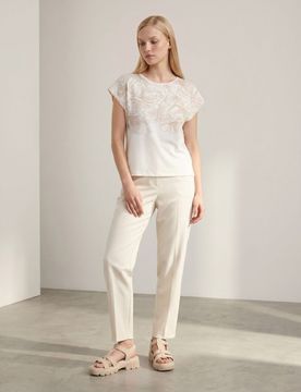 T-shirt in cotone con strass e motivo floreale - panna