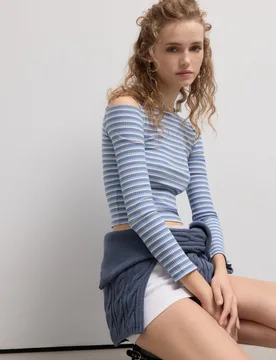 Camiseta manga larga cuello redondo y cut out en rayas rib lurex - Green Coast - FashionsVida